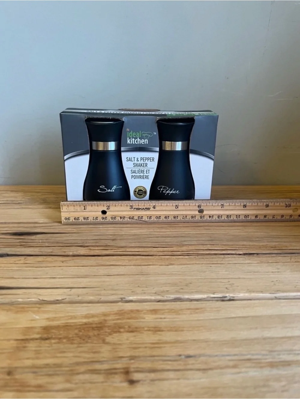 Ideal Kitchen Black Salt & Pepper Shaker Set-NIB